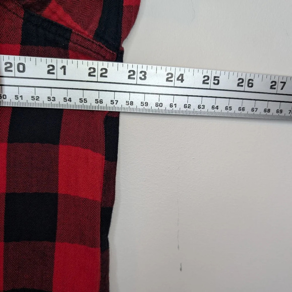 Old Navy The Classic Shirt Black & Red Plaid Button Down Lumber Woman XL - Picture 5 of 9